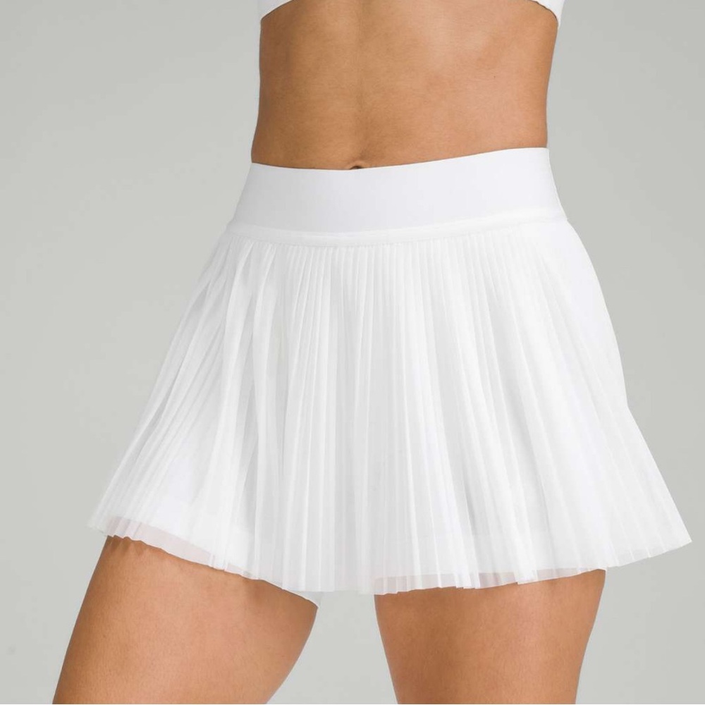 WHITE LULULEMON PLEATED TENNIS SKIRT